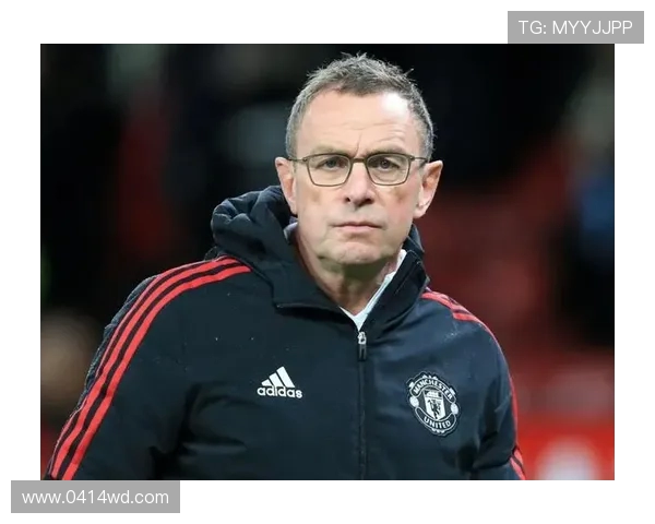 曾为曼联英超冠军成员李罗奇30岁退役后转行当建筑工的励志故事 曾为曼联英超冠军成员李罗奇30岁退役后转行当建筑工的励志故事